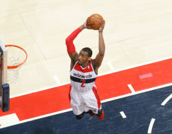 nba:  John Wall of the Washington Wizards dunks against the Detroit Pistons during the game at the Verizon Center on January 18, 2014 in Washington, DC. (Photo by Ned Dishman/NBAE via Getty Images)