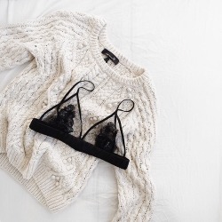 fabulous-fashionn:  Sweater» Bralet»  