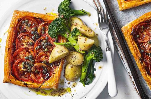 Tomato tarts with mustard potatoes