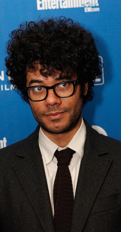 picklesthewisefalafel: fifty reasons why i’m bi → richard ayoade  (16/50) “If you meet someone, and they tell you everything about themselves straight away, you know they are actually not being honest; it’s a preemptive strike.” Keep reading