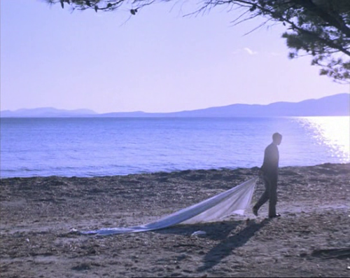 thestolencaryatid:  Ο Θίασος (1975), Θεό&delt