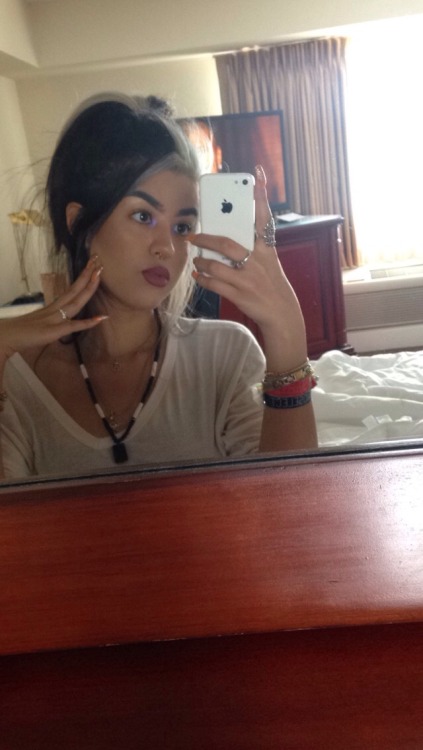 losangelesrams:  motsticks:  motsticks:  me: an angel  when the pals @ solisseblog come thru😘😢   dont look at her