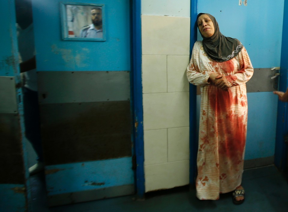 fotojournalismus:  Thousands flee Gaza’s Shujaiyah after night of terror | July