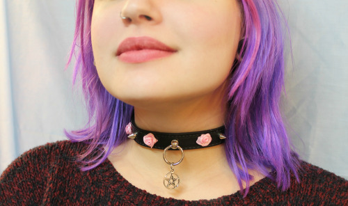 teacupunk:  kittensplaypenshop:  One of the new items in mine and Jessica’s shop,modelled by Kat! :3 This is faux leather- not real!  Adjusts from 11.5 to 15 inches <3  This collar is gorgeous 