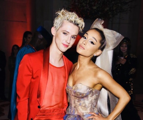 Troye Sivan and Ariana Grande photographed together at the 2018 Met Gala.