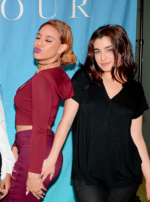 hansensjaureguis: Lauren and Dinah during the 7/27 Tour: Amsterdam Meet and Greet - 10/27