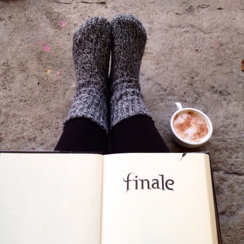 aur0rraaa: 6am vibes I love everything from the warm, cuddly socks, to the book (I mean, it’