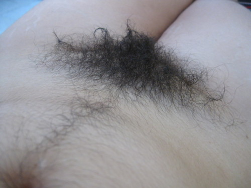 hairywomenblog:    More pics of hairy women on: http://hairywomenblog.tumblr.com     ☝🏿️☝🏿️☝🏿️☝🏿️☝🏿️