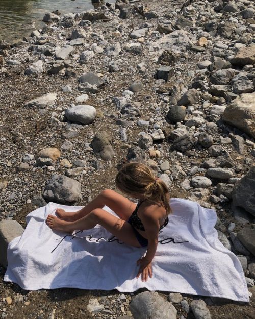 Kiara #frachella #frachellamood #inspiration #mysecretbeach #towel #bythesea #underthesun ww