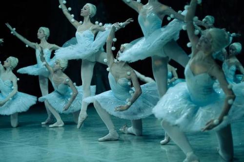 tutu-fangirl:Vaganova Ballet Academy snowflakes, The Nutcracker© Mark Olich