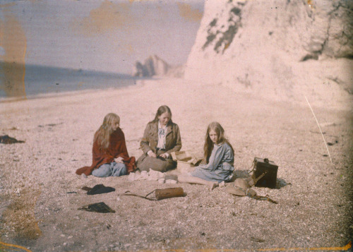 Mervyn O’Gorman / A Picnic on the Beach, 1913