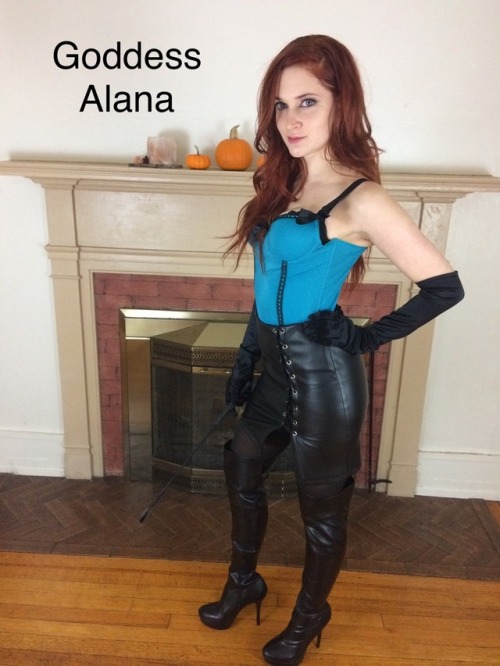 yourlovelyalana:  &gt;IWANTCLIPS&lt; Dominatrix fetish Queen  approach with cation