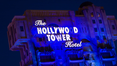 yourtriptodisneyland: The next time you check in to a deserted hotel on the dark side of Hollywood