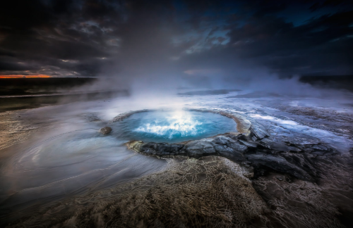 atraversso:The Infamous Poolby Alban Henderyckx