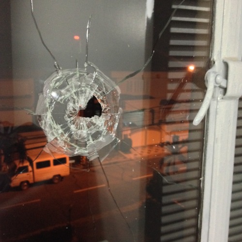 mishasminions:OMFG STRAY BULLET HIT OUR WINDOWSECURITY’S INVESTIGATING AS I TUMBLR THIS#typicalwhite