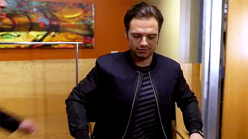 i-lost-my-puddin: this gif is so confusinglikedo i wanna be Sebastian or do I wanna be Robert Downey