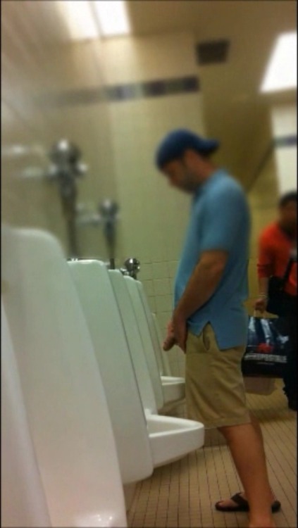 njstud:  damn….big cocked freeballer (check out the bulge in the first pic).  Then he whips it out….a real fat slab.