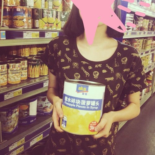 Metroand my canned pineapple #selfie #metro #cannedpineapple #uniqlo #supermarket #goodnight #pineap
