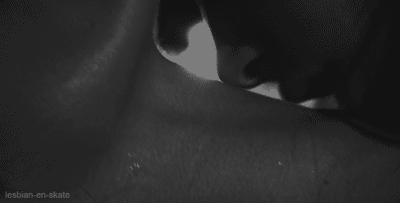 24thousand-miles-from-the-moon:  lesbian-en-skate:  lesbian blog  Girls 