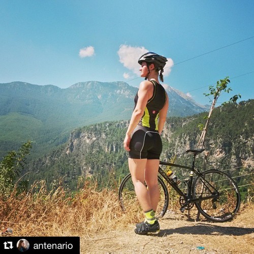 biket3ch: Victoria de #Turquía es la #chica #BikeT3CH del día. #Repost @antenario with @repostapp. ・
