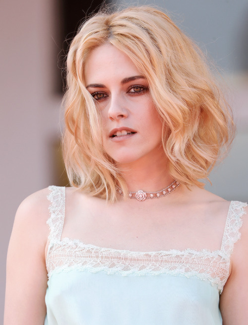 kristenstuwarts:Kristen Stewart at the “Spencer” Venice Film Festival Premiere