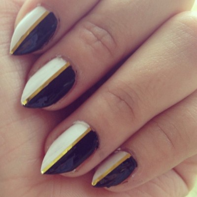 #nailart #blackandwhitenails #gold