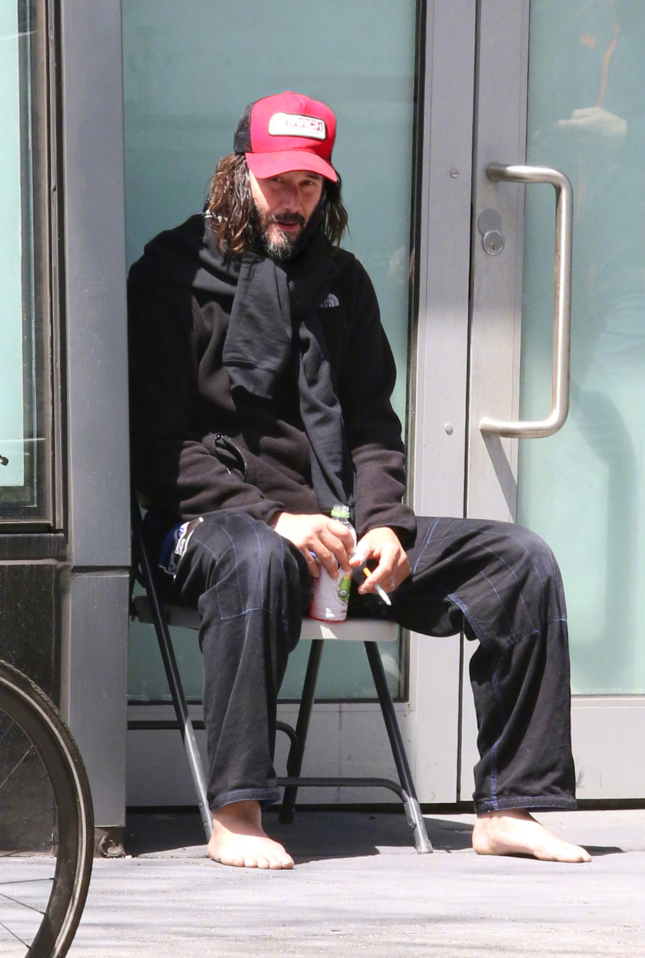 biff-donderglutes: durbikins: Professional Melee player Keanu “BAREFOOT IS LEGAL”