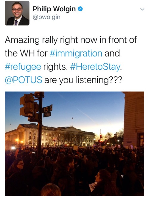 sandalwoodandsunlight:Pro-immigration rallies happening right now in New York City and Washington, D