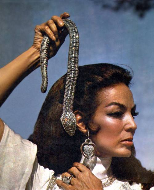 cazadordementes:LA SERPIENTE CARTIER DE MARIA FELIX.Año 1968, la gran diva del cine mexicano,