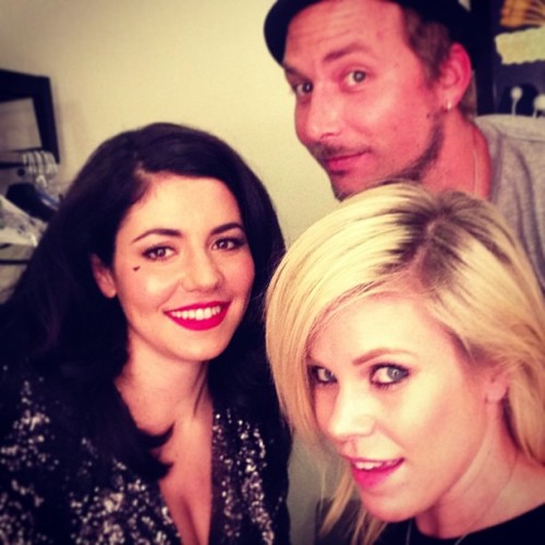 fuckyeahelectraheart:Marina backstage with the hair and makeup team at Conan O’Brien.