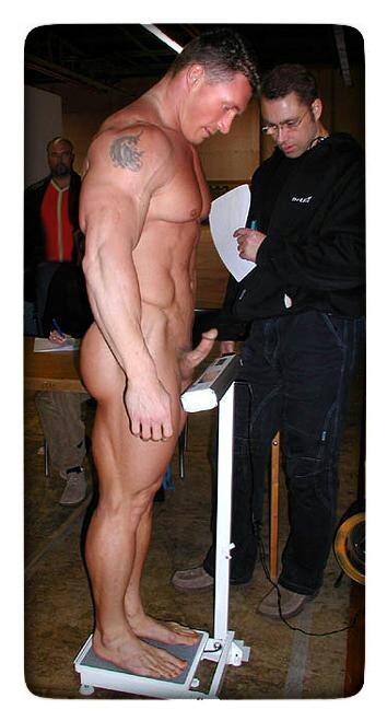 justchillingpapi:  Getting hard during weigh in