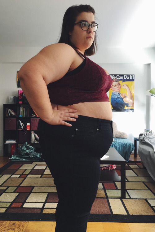 pas-assez:  “You don’t look like a 3/4x!!!!“  Today’s post brought to you by my fat upper arms and discolored armpits.   Tops - Torrid 3x  Jeans - Torrid 26   Pretty hot