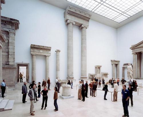 thatkindofwoman:Thomas Struth - Pergamon Museum, Berlin, 2001