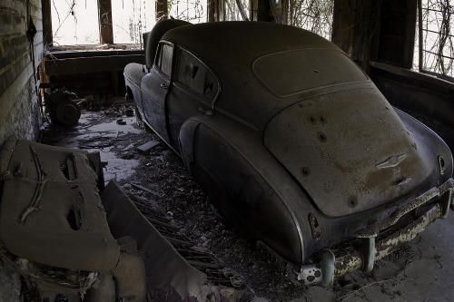Porn photo patgavin:  Abandoned Classic Car Barn