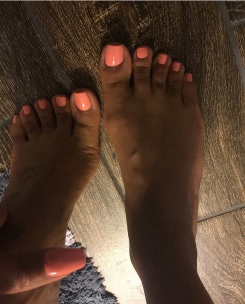 Who would suck the shit out these toes