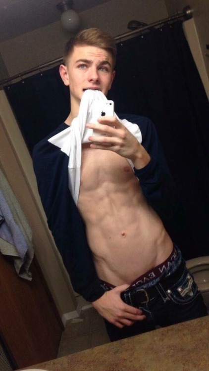 caughtjerking: Nate is a fresh 18 yr old cutie from Washington State.  He is very dreamy with his gorgeous blue eyes and athletic body. He’s the ultimate jock as he plays baseball, football, and basketball in his high school. I was surprised when he