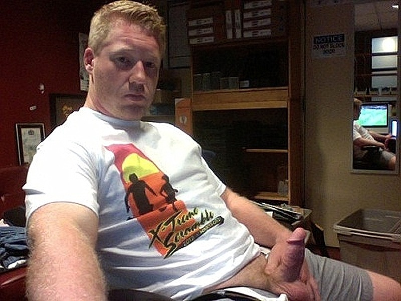 alanh-me:  156k+ follow all things gay, naturist and “eye catching”  