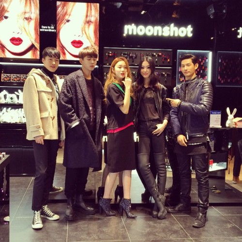 ygkpluswithfriends:[Instagram] YGK+ models at moonshot new Gangnam store opening event  @yg_kplus #이성경 #최소라 #장기용 #주우재 #박형섭 #문샷 #강남 #센트럴시티 #오픈 #행사 #케이플러스 #케이플러스모델 #yg케이플러스