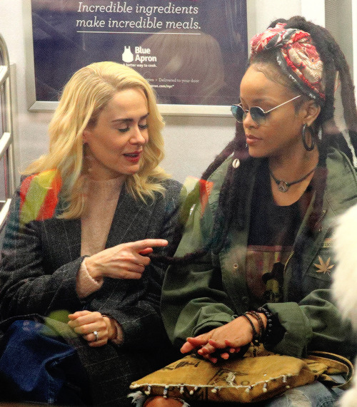 fionagoddess: Sarah Paulson and Rihanna are seen filming ‘Ocean’s Eight’ on December 3, 2016 in NYC.