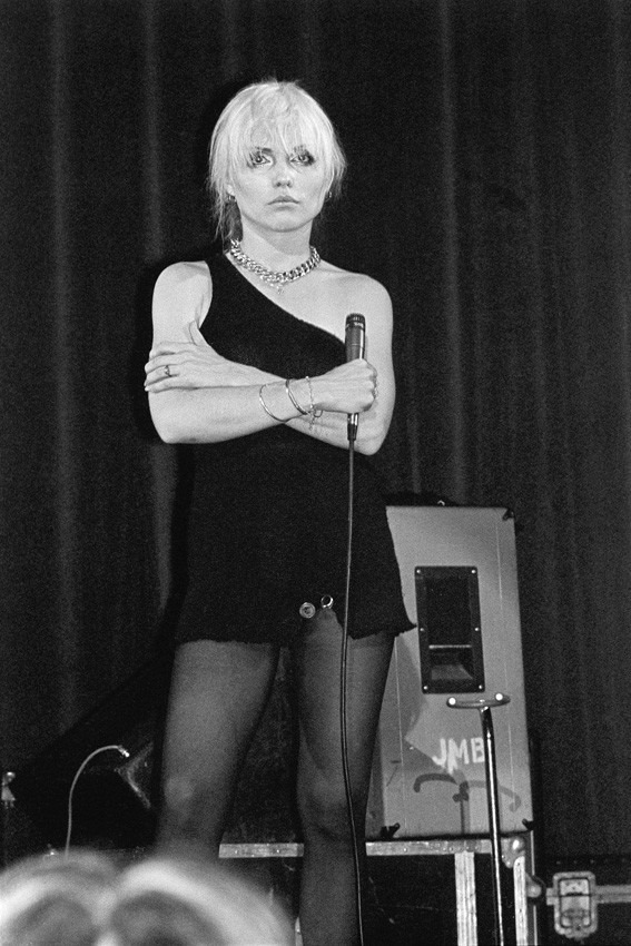 debbieharryfanpage-blog:  Debbie Harry at Hammersmith, by Derek Ridgers, 1977. (x)