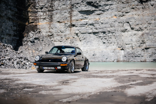 sixth-gear:  mariobrunner:  1977 Porsche 911 Carrera - any questions?! More pictures: mariobrunner.com   😱😫😭😍