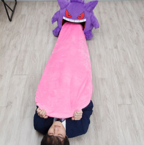 highdio: Please check out these promo shots for Bandai’s Gengar plush with rollout tongue blanket.