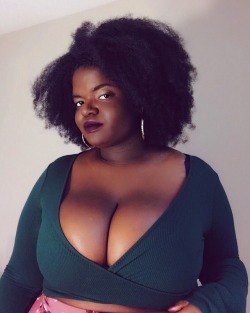 blackfangirl:  Big hair , big boobs too pt.2   Instagram: @ravenonrebel