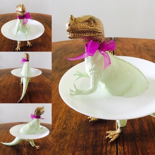 sosuperawesome: Dinosaur Serving Platters, by Pepitka on Etsy  See our ‘dinosaur’ tag 