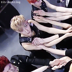 lil-duckling:  …and there’s Zitao ㅎ_ㅎ 