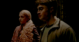 jayhalsstead:harry potter meme ϟ [2/7] relationships: luna lovegood & harry potter“She walked aw