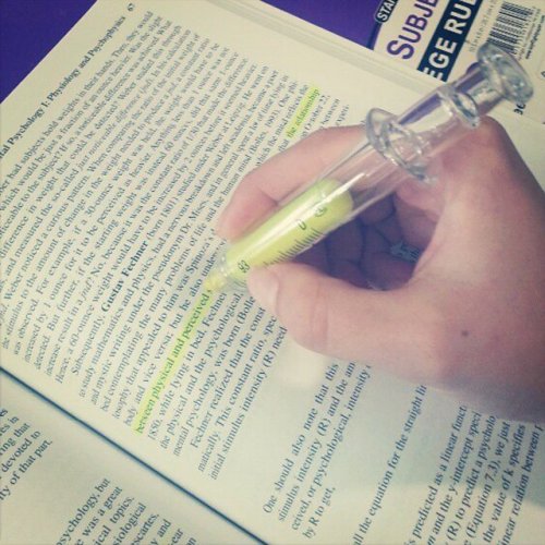 youdidwhatnow:  Syringe Highlighter  They also make Syringe ballpoint pens.  Nurses love them.