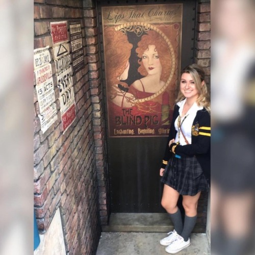 Fun fact, my universal pass has coaxed out my inner nerd. #hufflepuff ☺️ (at The Wizarding World of 
