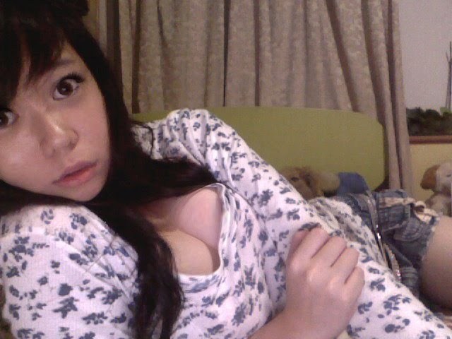 loveyoupeople96:  cameltoehunterzz:  Singaporean Model Daphne leaked photos.  Followers