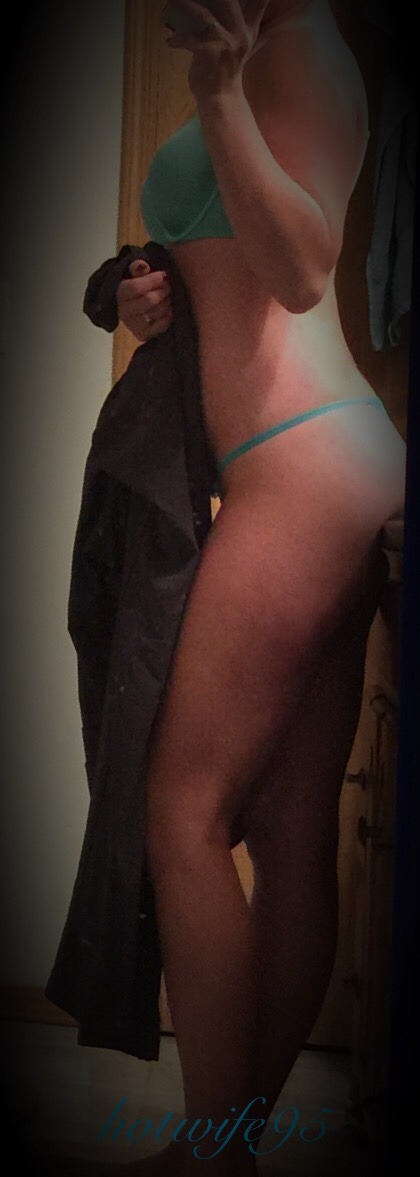 hotwife95:  My Sunday Funday is getting spent at work! Wonder whatâ€™s in store
